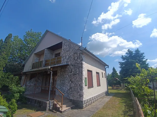Eladó nyaraló Balatonmáriafürdő 90 nm