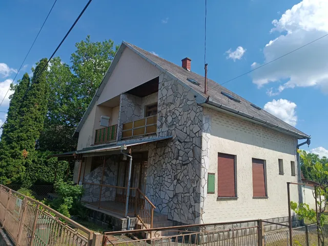 Eladó nyaraló Balatonmáriafürdő 90 nm