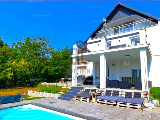 Eladó üdülő és hétvégi ház Ábrahámhegy 250 nm