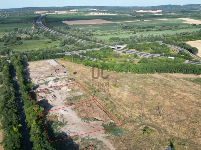 Eladó telek Balatonőszöd 10922 nm