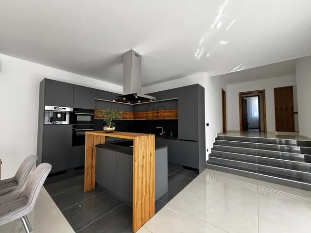 Eladó ház Hévíz 195 nm