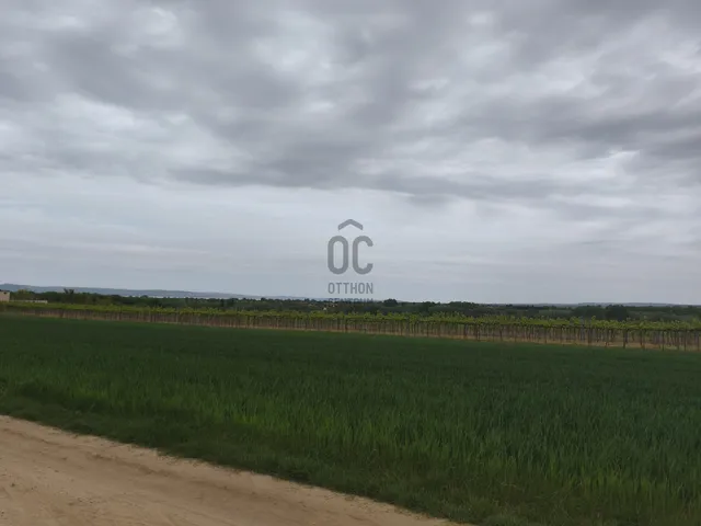 Eladó telek Balatonlelle 2208 nm