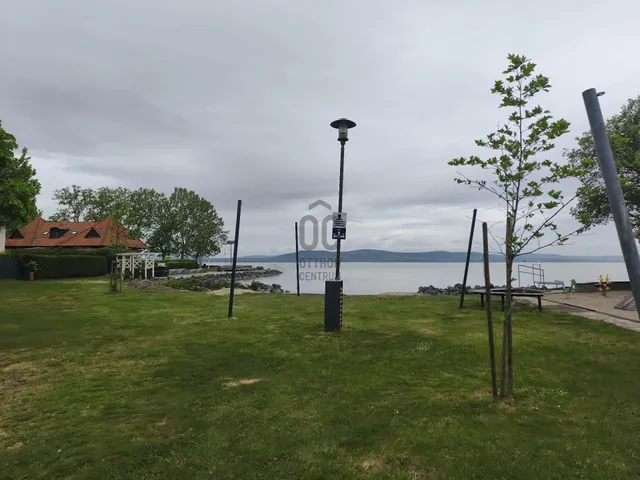 Eladó kereskedelmi és ipari ingatlan Balatonboglár 100 nm