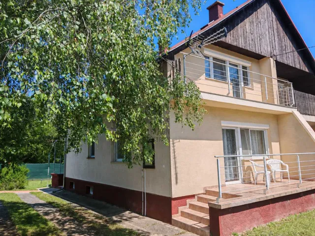 Eladó nyaraló Balatonakarattya 120 nm