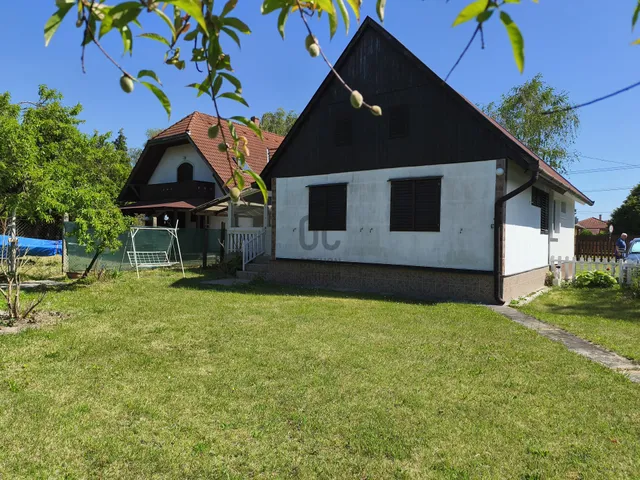 Eladó nyaraló Balatonmáriafürdő 50 nm