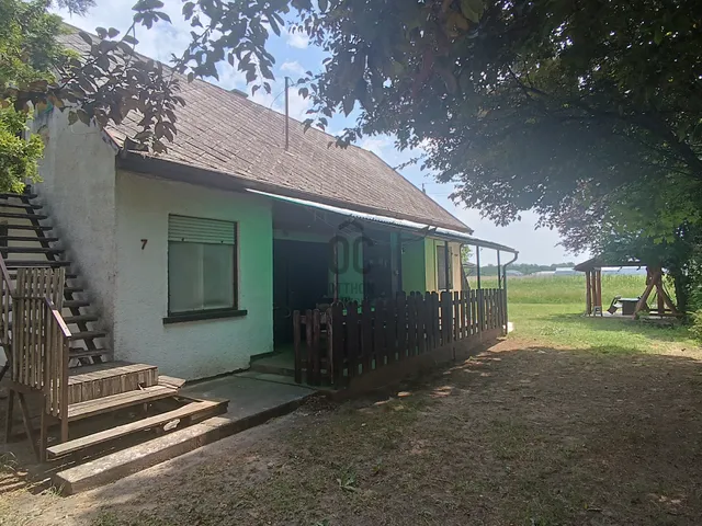 Eladó nyaraló Balatonboglár 42 nm