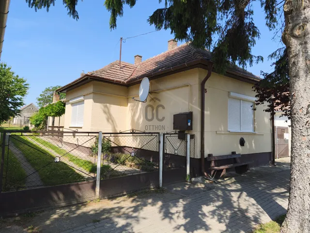Eladó nyaraló Balatonmáriafürdő 80 nm