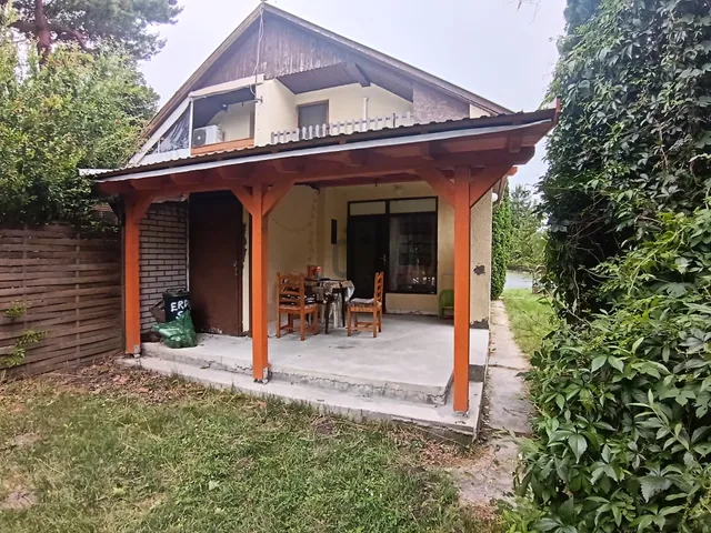 Eladó nyaraló Balatonkeresztúr 43 nm