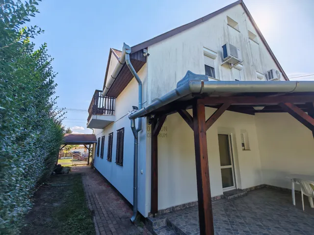 Eladó nyaraló Balatonmáriafürdő 90 nm