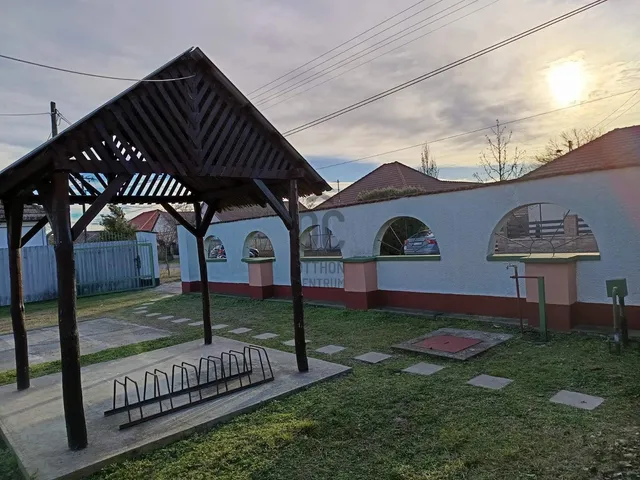 Eladó kereskedelmi és ipari ingatlan Albertirsa 92 nm
