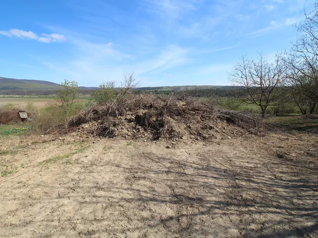 Eladó telek Vác, Törökhegy 1590 nm