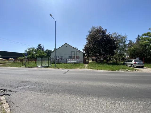 Eladó kereskedelmi és ipari ingatlan Cegléd 2694 nm