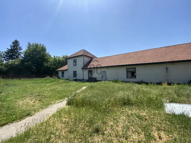 Eladó kereskedelmi és ipari ingatlan Cegléd 2694 nm