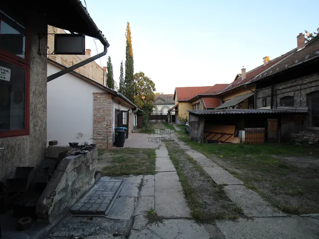 Eladó kereskedelmi és ipari ingatlan Budapest IV. kerület, Újpest 418 nm