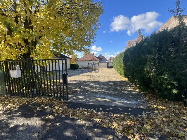 Kiadó kereskedelmi és ipari ingatlan Budapest XVI. kerület, Sashalom 126 nm