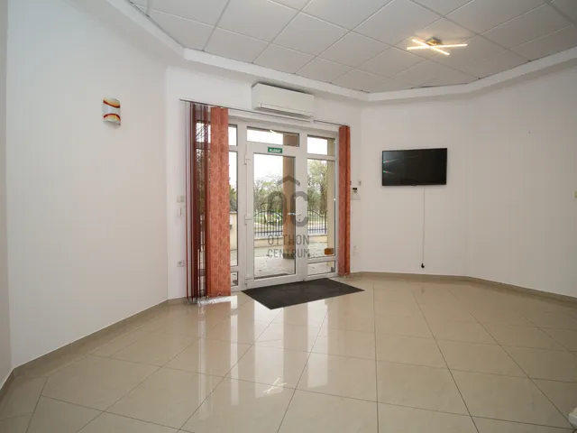 Eladó kereskedelmi és ipari ingatlan Nagytarcsa 214 nm