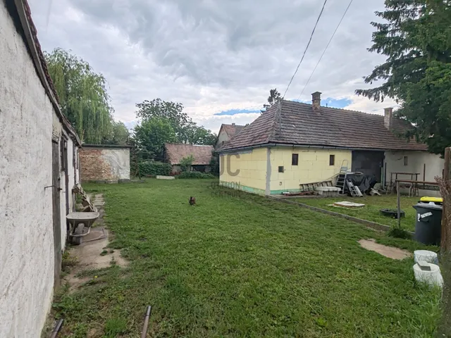 Eladó telek Nagytarcsa 748 nm