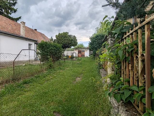 Eladó telek Nagytarcsa 748 nm