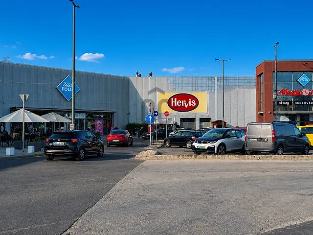Eladó kereskedelmi és ipari ingatlan Budapest XV. kerület, Újpalota 16 nm