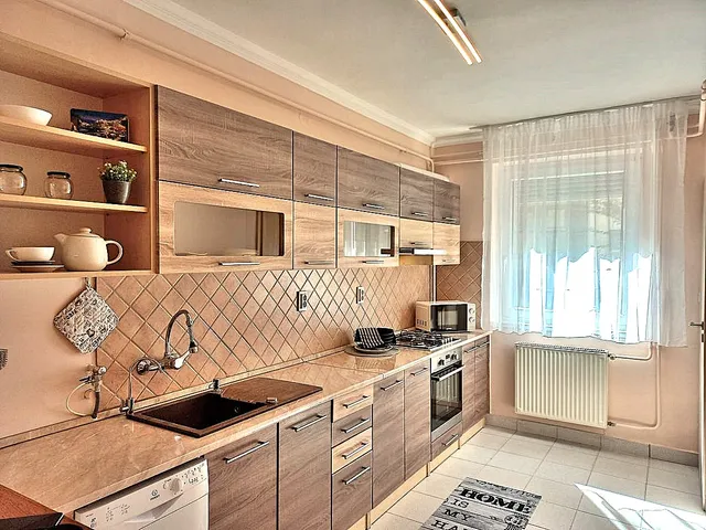 Eladó lakás Debrecen, Széchenyikert 79 nm
