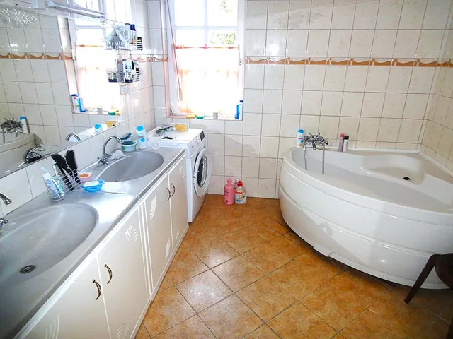 Eladó ház Debrecen, Lencztelep 180 nm