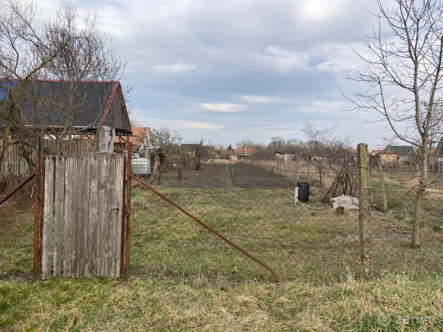 Eladó telek Békéscsaba, Lencsési (József Attila) lakótelep 805 nm