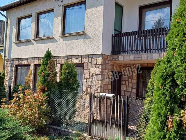 Eladó ház Szirmabesenyő 180 nm
