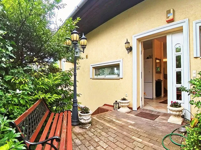 Eladó ház Budapest III. kerület, Táborhegy, Királylaki 270 nm