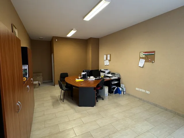 Eladó kereskedelmi és ipari ingatlan Kecskemét, Belváros 40 nm