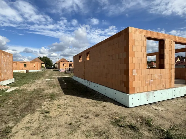 Eladó ház Városföld 72 nm