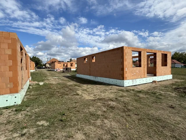 Eladó ház Városföld 72 nm