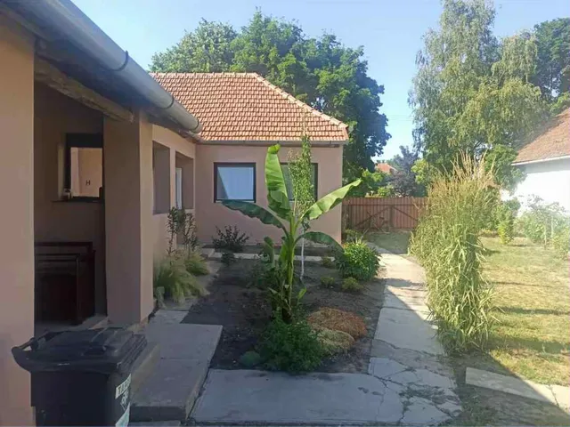 Eladó ház Zsadány 250 nm