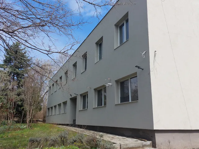 Kiadó kereskedelmi és ipari ingatlan Dunaújváros, Dózsa városrész 1052 nm