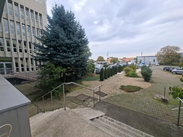 Kiadó kereskedelmi és ipari ingatlan Budapest XXIII. kerület, Orbán hegy 64 nm