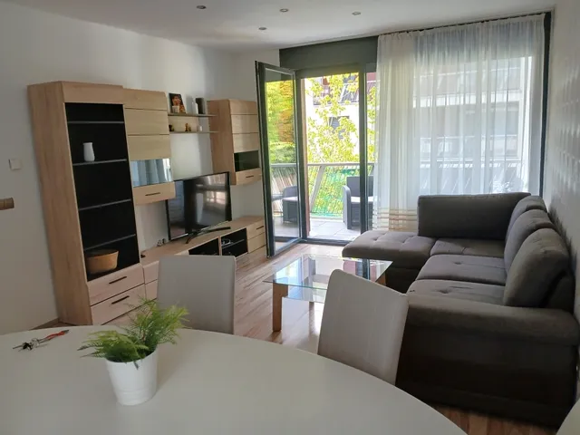 Kiadó lakás Debrecen, Nagyerdő 64 nm