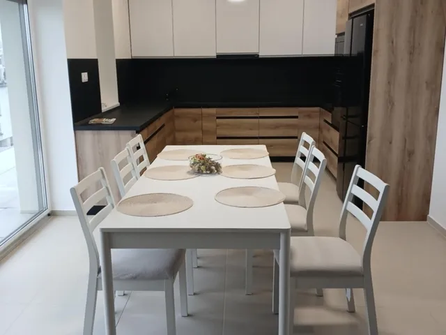 Kiadó lakás Debrecen, Homokkert 100 nm