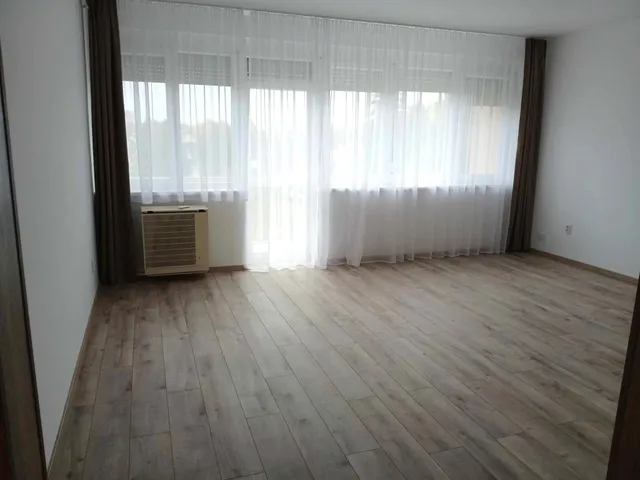 Kiadó lakás Debrecen, Széchenyikert 82 nm