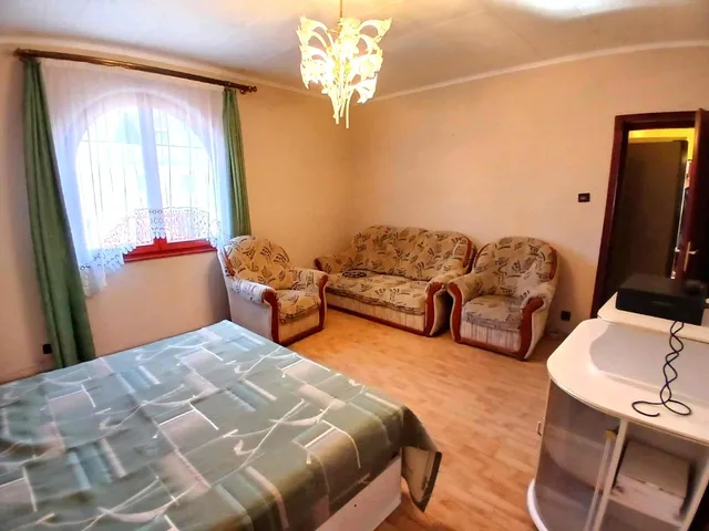 Kiadó ház Debrecen, Nagyerdő 100 nm