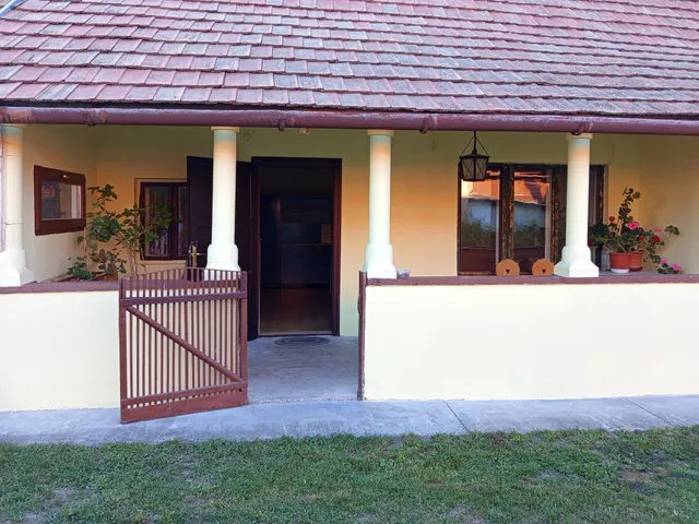 Eladó ház Kisoroszi, 00 97 nm