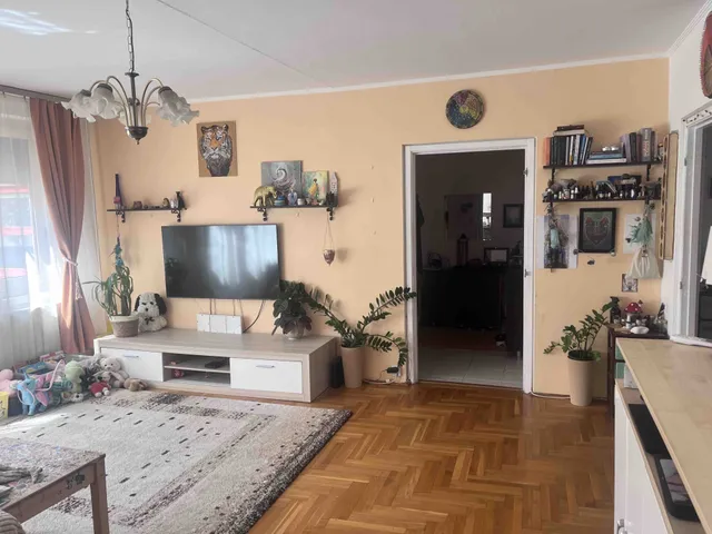 Eladó lakás Budapest III. kerület, Pók utcai lakótelep, 0 73 nm