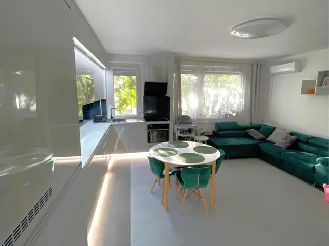 Eladó lakás Budapest III. kerület, Pók utcai lakótelep, 0 53 nm