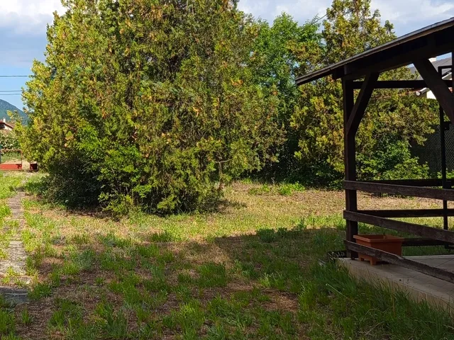 Eladó telek Pócsmegyer, Surány, 0 972 nm