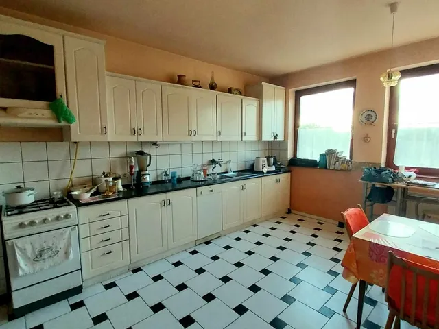 Eladó lakás Szolnok, Belváros 98 nm