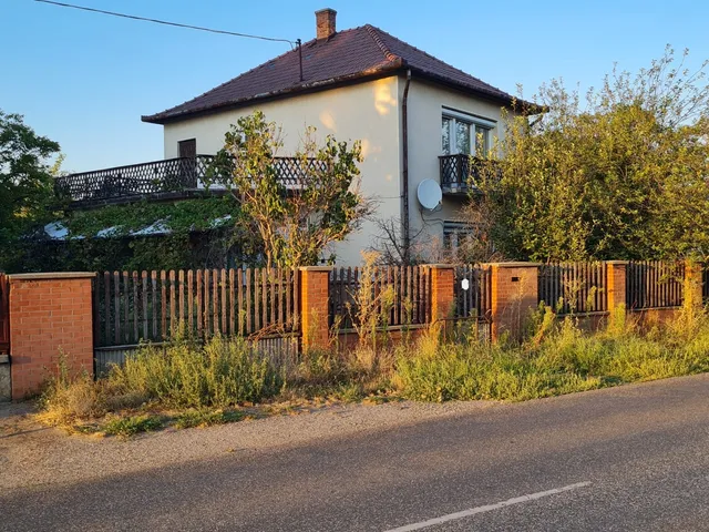 Eladó ház Tiszajenő 120 nm