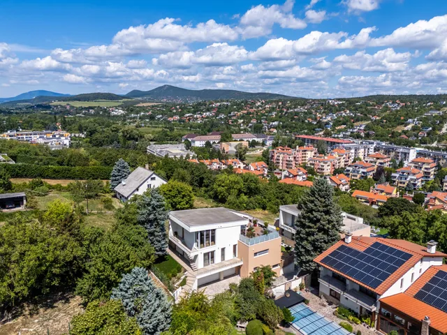 Eladó ház Budapest III. kerület, Testvérhegy, Domoszló útja 206 nm