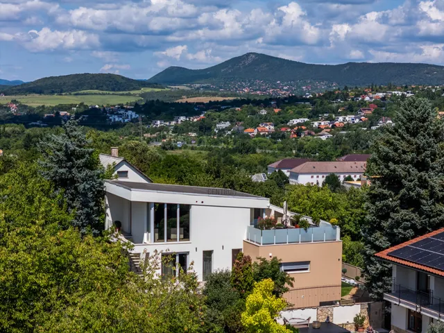 Eladó ház Budapest III. kerület, Testvérhegy, Domoszló útja 206 nm