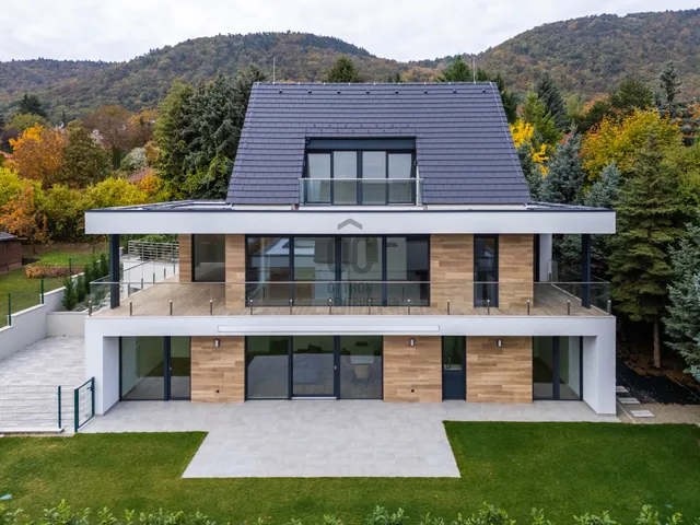 Eladó lakás Budapest III. kerület, Táborhegy 158 nm