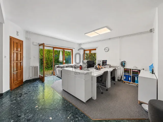 Kiadó kereskedelmi és ipari ingatlan Budapest XI. kerület, Sasad-Sashegy XI. ker. 366 nm