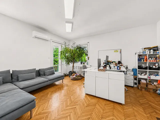Kiadó kereskedelmi és ipari ingatlan Budapest XI. kerület, Sasad-Sashegy XI. ker. 366 nm