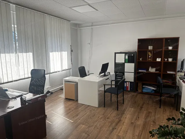 Kiadó kereskedelmi és ipari ingatlan Nyíregyháza, Kertváros 122 nm